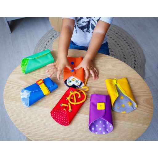 Educational game «Buckle Jackets»